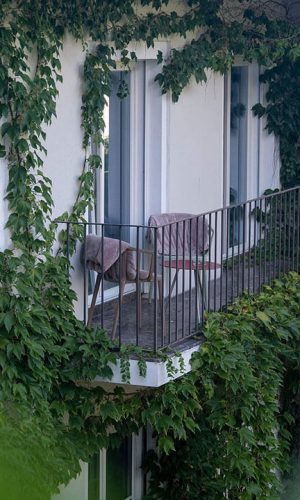 Hotel Auersperg Zimmer mit Balkon in den Garten